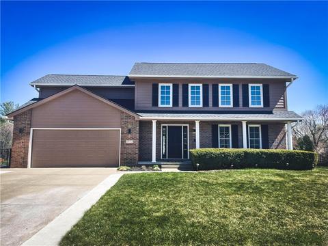 5975 S Winwood Dr, Johnston, IA 50131