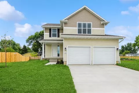 1003 N 7th Ct, Indianola, IA 50125