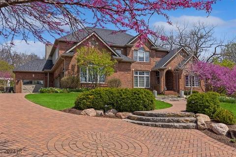 3721 Turnberry Dr, West Des Moines, IA 50265