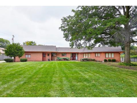 1121 31st St, West Des Moines, IA 50266