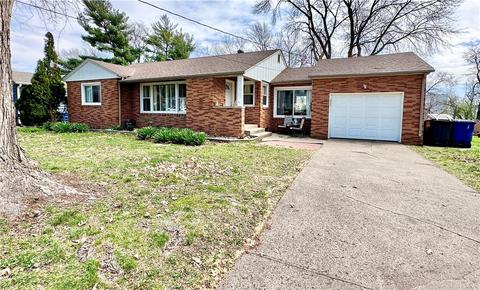 2209 Glenbrook Dr, Des Moines, IA 50316