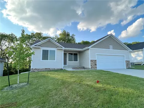 5580 Pine Valley Dr, Pleasant Hill, IA 50327