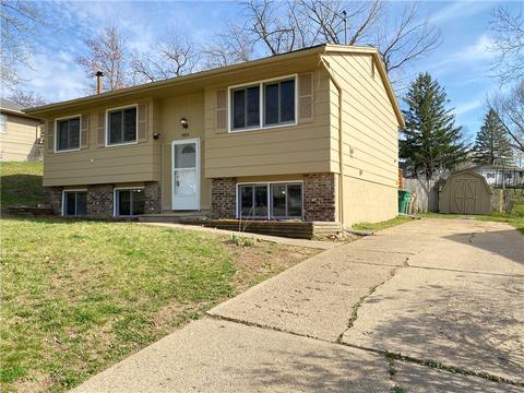 4905 Fairview Dr, Pleasant Hill, IA 50327