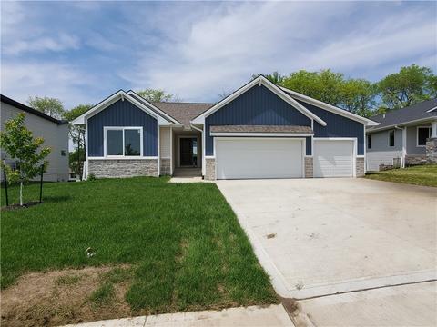 5564 Pine Valley Dr, Pleasant Hill, IA 50327