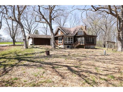 1070 210th Pl, Pella, IA 50219