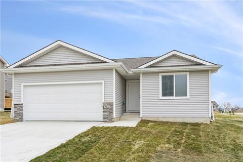 305 NW Newhaven Dr, Waukee, IA 50263