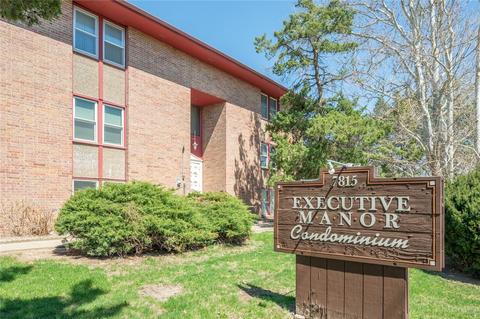 7815 Douglas Ave #307, Urbandale, IA 50322