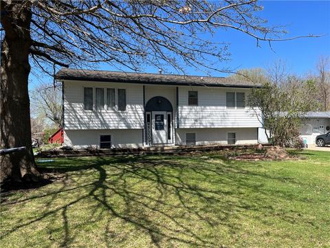 1002 N 4th Ave, Winterset, IA 50273