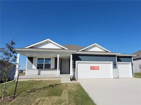 1075 Bel Aire Ct, Waukee, IA 50263