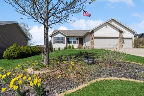 6908 Mark Twain Ct, Johnston, IA 50131