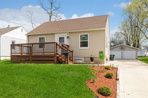 1425 Searle St, Des Moines, IA 50317