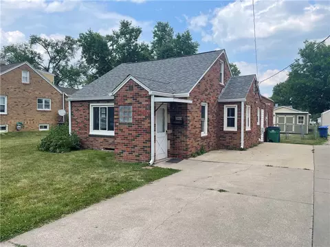 3905 70th St, Urbandale, IA 50322