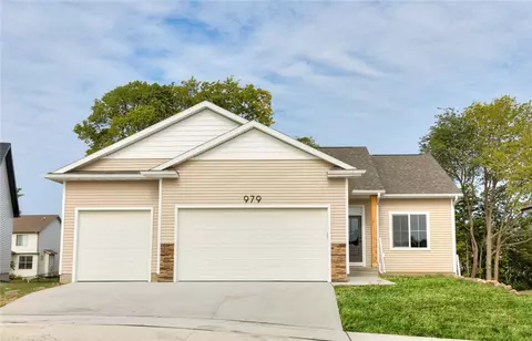 979 NE 64th Ave, Des Moines, IA 50313