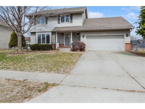 8201 Hickory Dr, Urbandale, IA 50322