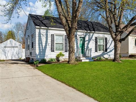 1915 55th St, Des Moines, IA 50310