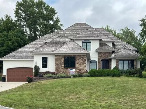 5503 Glen Oaks Pt, West Des Moines, IA 50266