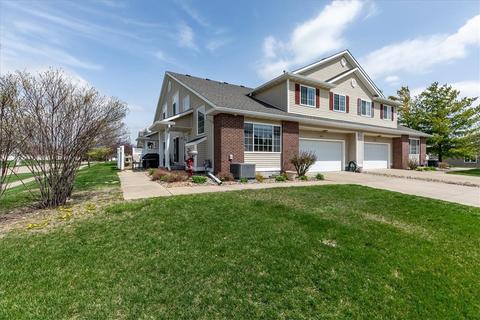 9429 Fir Ln, Johnston, IA 50131