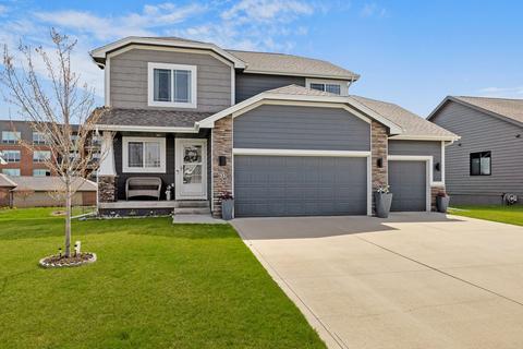 615 NE Wilden Dr, Waukee, IA 50263