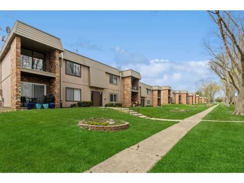 4717 Woodland Ave #3, West Des Moines, IA 50266