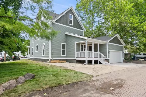 1085 26th St, Des Moines, IA 50311