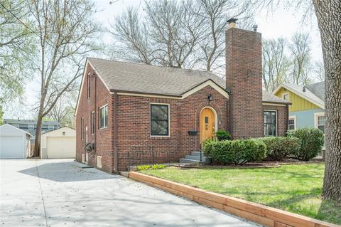 2509 Raymond Dr, Des Moines, IA 50310