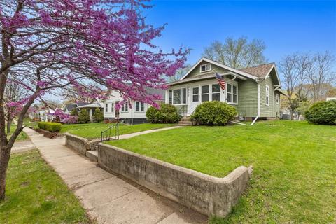 3911 Cambridge St, Des Moines, IA 50313