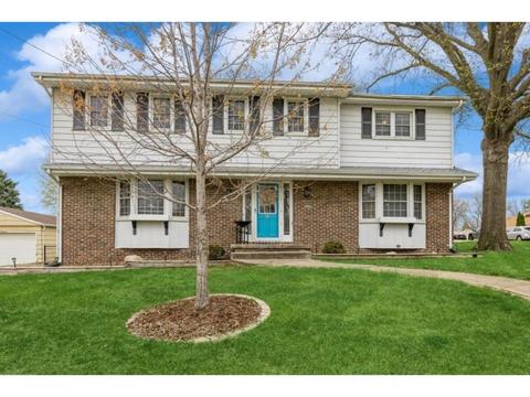 4028 75th St, Urbandale, IA 50322