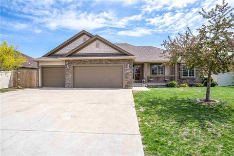 806 N W St, Indianola, IA 50125
