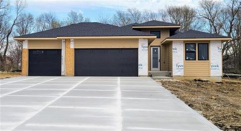 735 Meadow Pointe Ct, Alleman, IA 50007