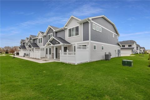 6141 Bradford Ln, Johnston, IA 50131