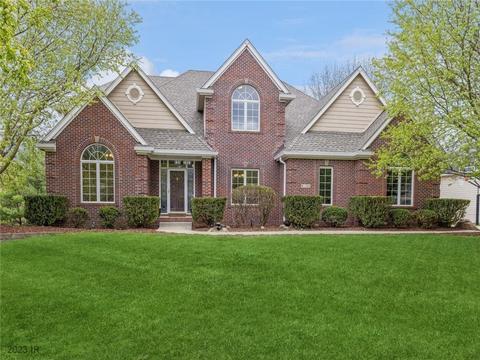 8120 Heather Bow Ct, Johnston, IA 50131
