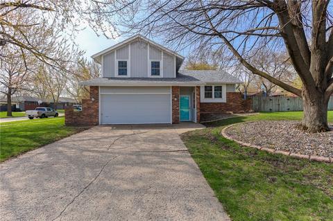 809 SE 10th St, Ankeny, IA 50021