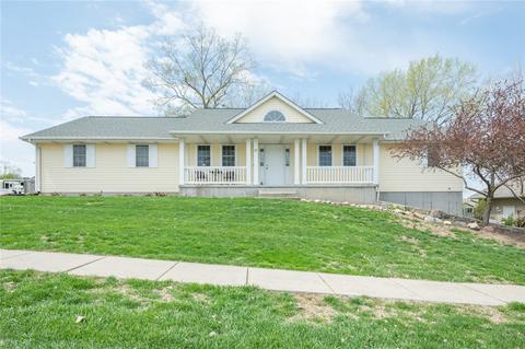 926 S 10th St, Adel, IA 50003