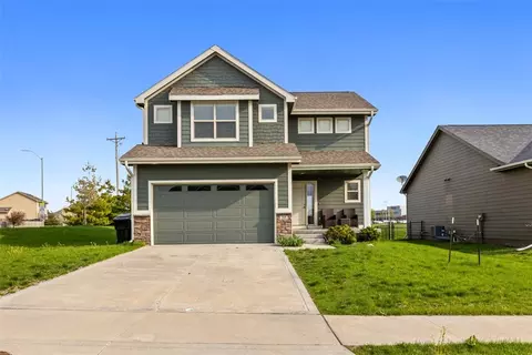 305 SE Tallgrass Ln, Waukee, IA 50263