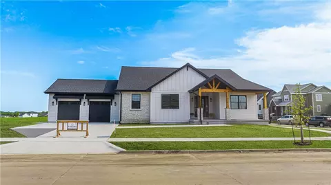 419 SW 16th St, Ankeny, IA 50023