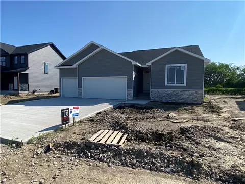 500 NW Georgetown Dr, Waukee, IA 50263