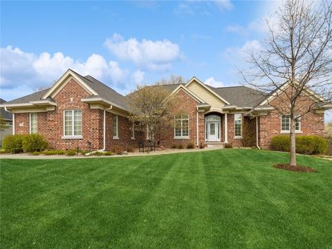 1670 S 49th St, West Des Moines, IA 50265
