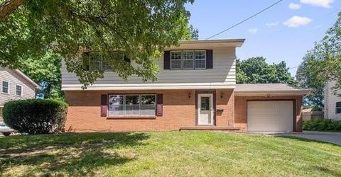 1639 66th St, Windsor Heights, IA 50324