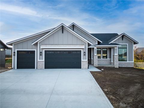 5015 150th St, Urbandale, IA 50323