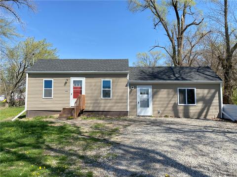 490 NE 45th Pl, Des Moines, IA 50313