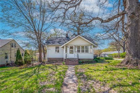 2626 Prospect Rd, Des Moines, IA 50310