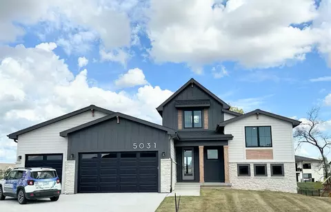 5031 150th St, Urbandale, IA 50323