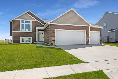 3417 Hawthorn Dr SW, Bondurant, IA 50035