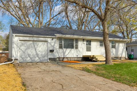 703 2nd Ave SE, Altoona, IA 50009