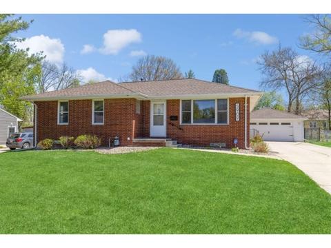 5909 SW 14th St, Des Moines, IA 50315