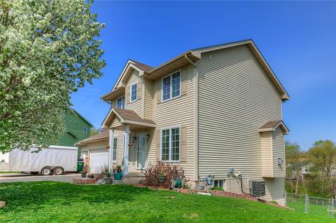 1510 W Henderson Pl, Indianola, IA 50125