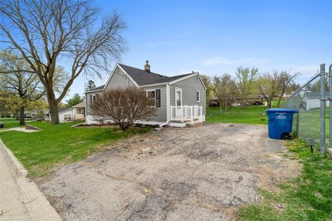 3715 SW 3rd St, Des Moines, IA 50315