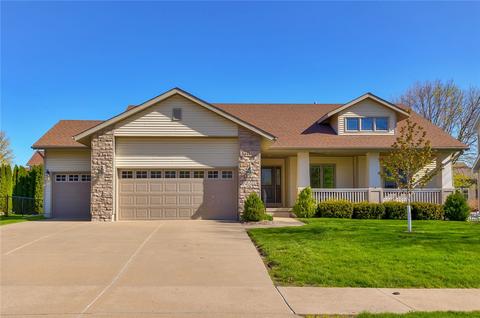14321 Brookshire Dr, Urbandale, IA 50323