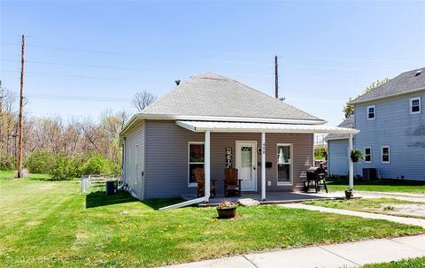 408 N 5th St, Chariton, IA 50049