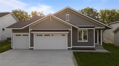 911 Roosevelt St, Polk City, IA 50226